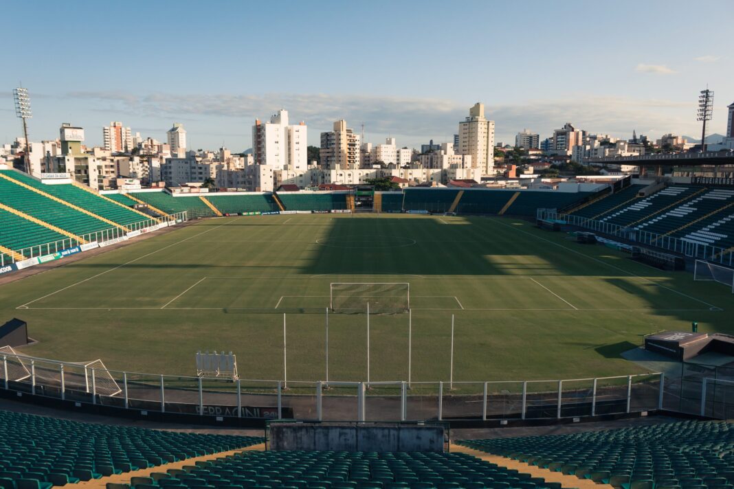 Como adquirir o ingresso para assistir o jogo entre Internacional e Corinthians no Orlando Scarpelli em Florianópolis