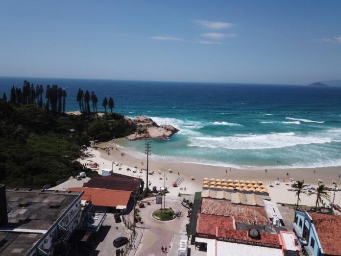 Florianópolis tem praia paradisíaca como destaque nacional na Rede Social