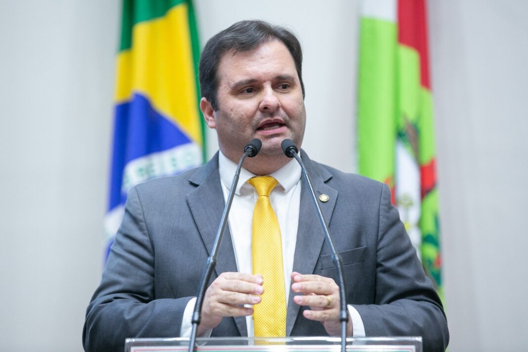 Deputado Sérgio Guimarães questiona data de inauguração do contorno viário na Grande Florianópolis e faz denúncia